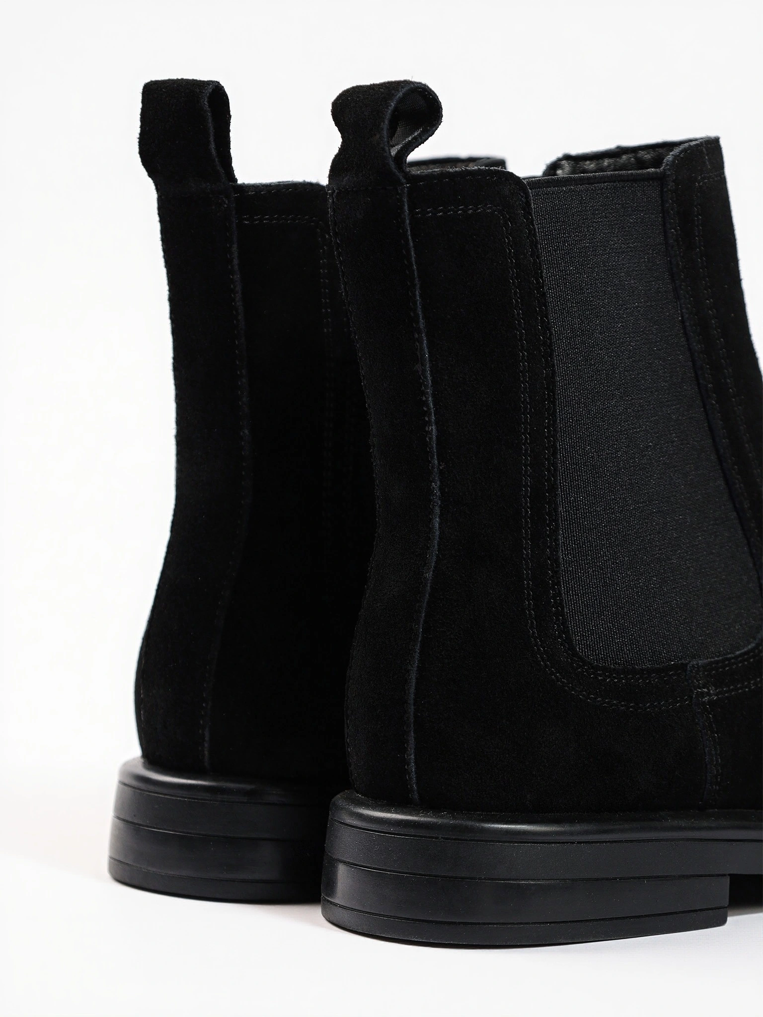 Ботинки-челси черного цвета на низком каблуке